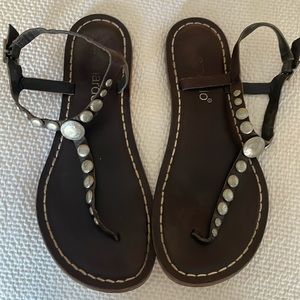 Bernardo sandals